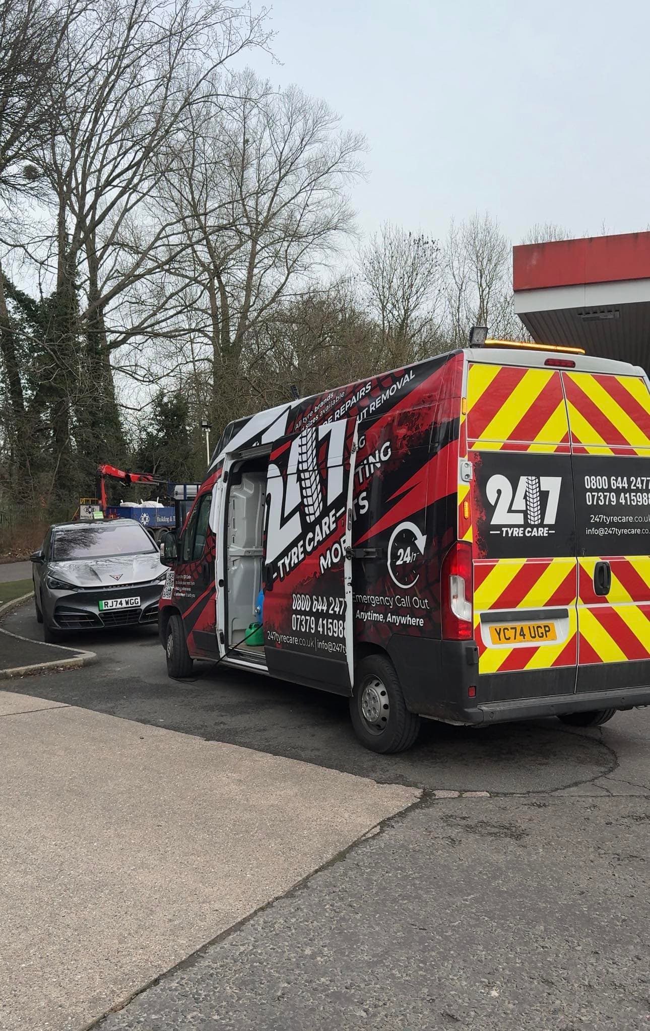 Flat tyre at the roadside — we come to you